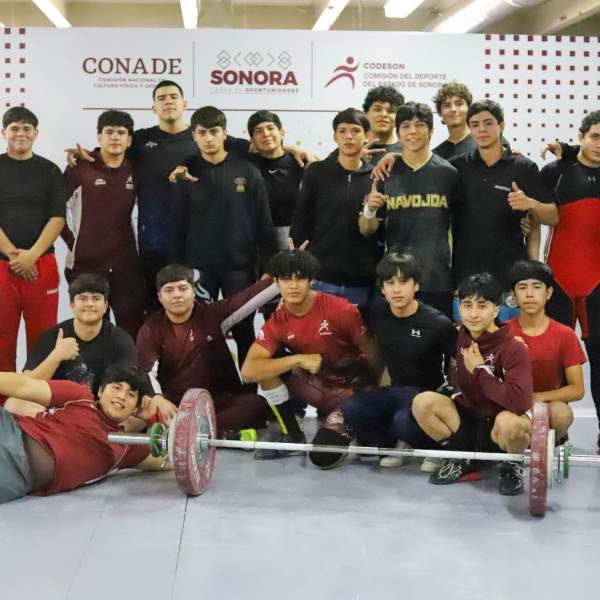 HALTEROFILIA SONORENSE CON EQUIPO EN FORMA PARA LA OLIMPIADA REGIONAL 
